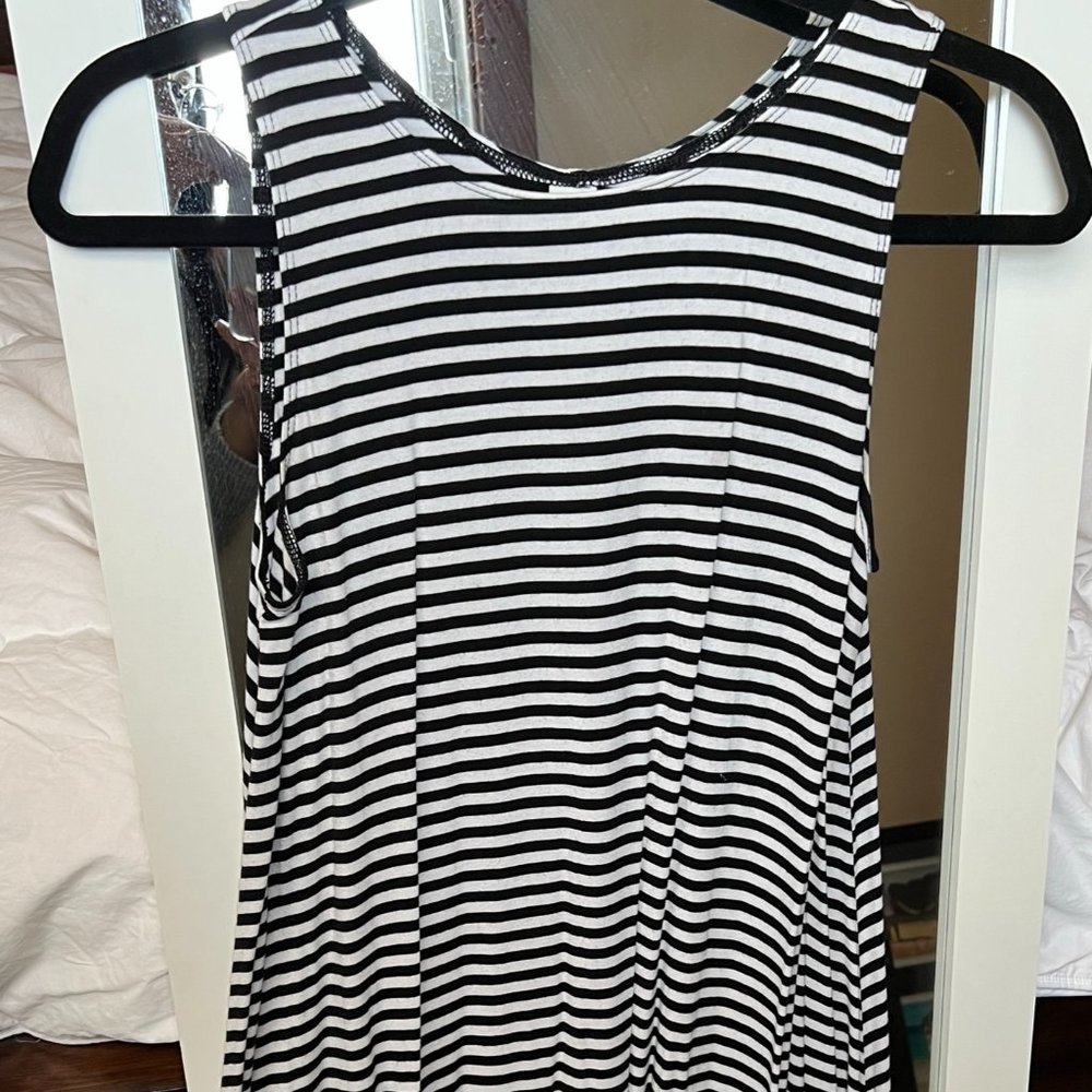 Old Navy Black and White Striped dress